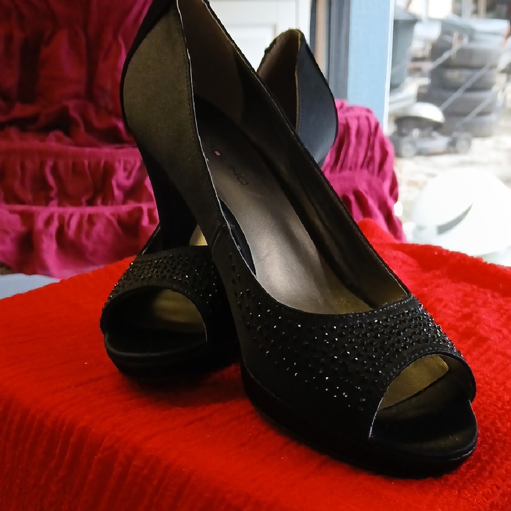 #20~~Bandolino Black Peep-Toe Heels with Rhinestones